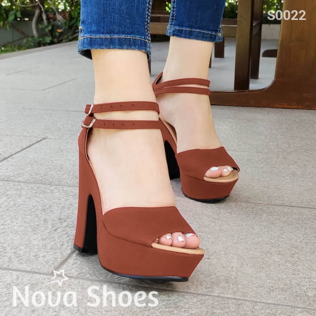 Zapato Hecho De Gamuza. Con Dos Fajas Delgadas En El Talon Para Un Mayor Soporte Cafe / 35 Normal