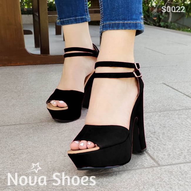 Zapato Hecho De Gamuza. Con Dos Fajas Delgadas En El Talon Para Un Mayor Soporte Negro / 35 Normal