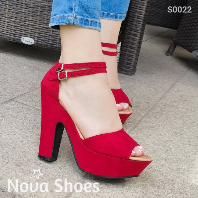 Zapato Hecho De Gamuza. Con Dos Fajas Delgadas En El Talon Para Un Mayor Soporte Rojo / 35 Normal