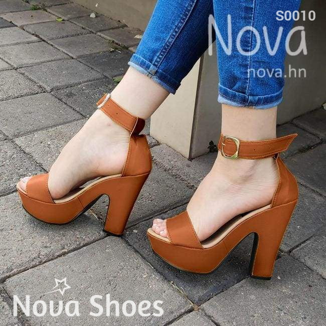 Zapato Para Dama Con Una Faja Gruesa Enfrente Cafe / 35 Normal Zapatos Altos