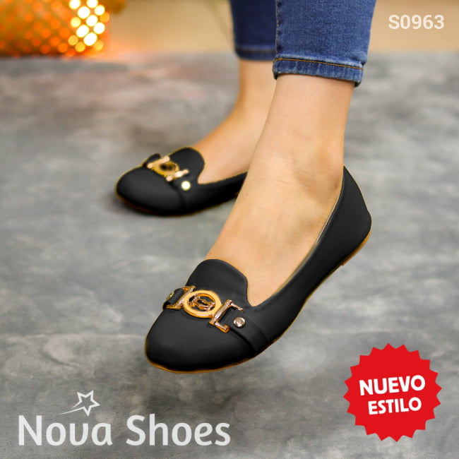 Zapatos Cerrados Con Toque Brillante: Elegancia Clásica En Cada Paso Negro / 35 Normal