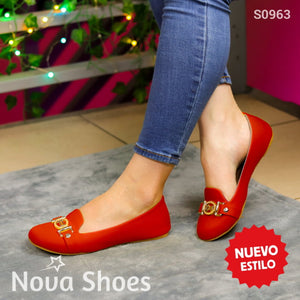 Zapatos Cerrados Con Toque Brillante: Elegancia Clásica En Cada Paso Rojo / 35 Normal