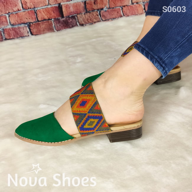 Zapatos De Gamuza Cerrados Enfrente Con Una Faja Gruesa Diseño Hilado Colores Verde / 35 Normal