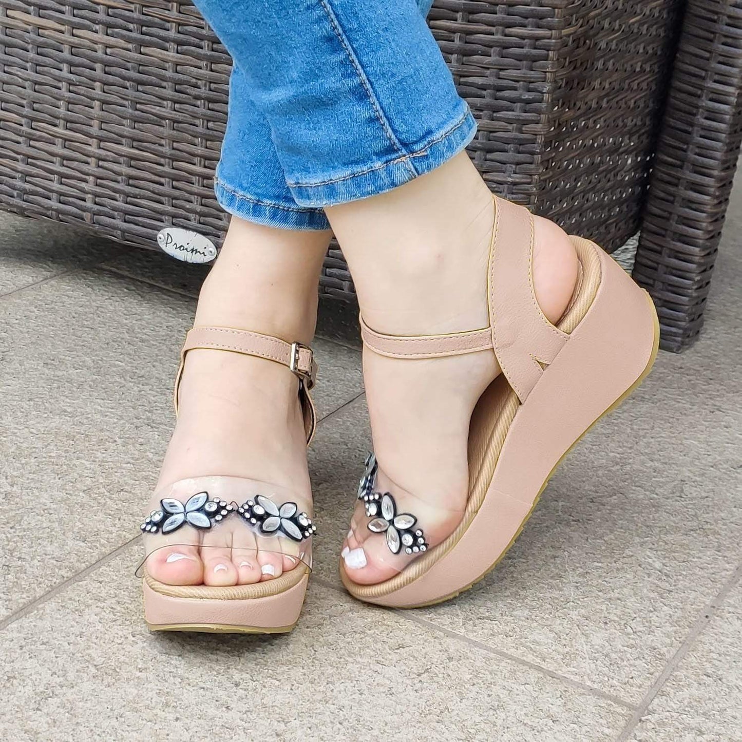 Zapatos Hechos Con Fajas De Cuerina Y Transparentes. Plataforma Mediana Beige / 34 Normal Medianos